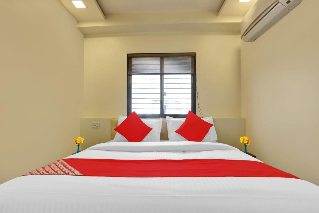 Hotel O Nandi Palace Lodging And Boarding Ulhasznagar Kültér fotó