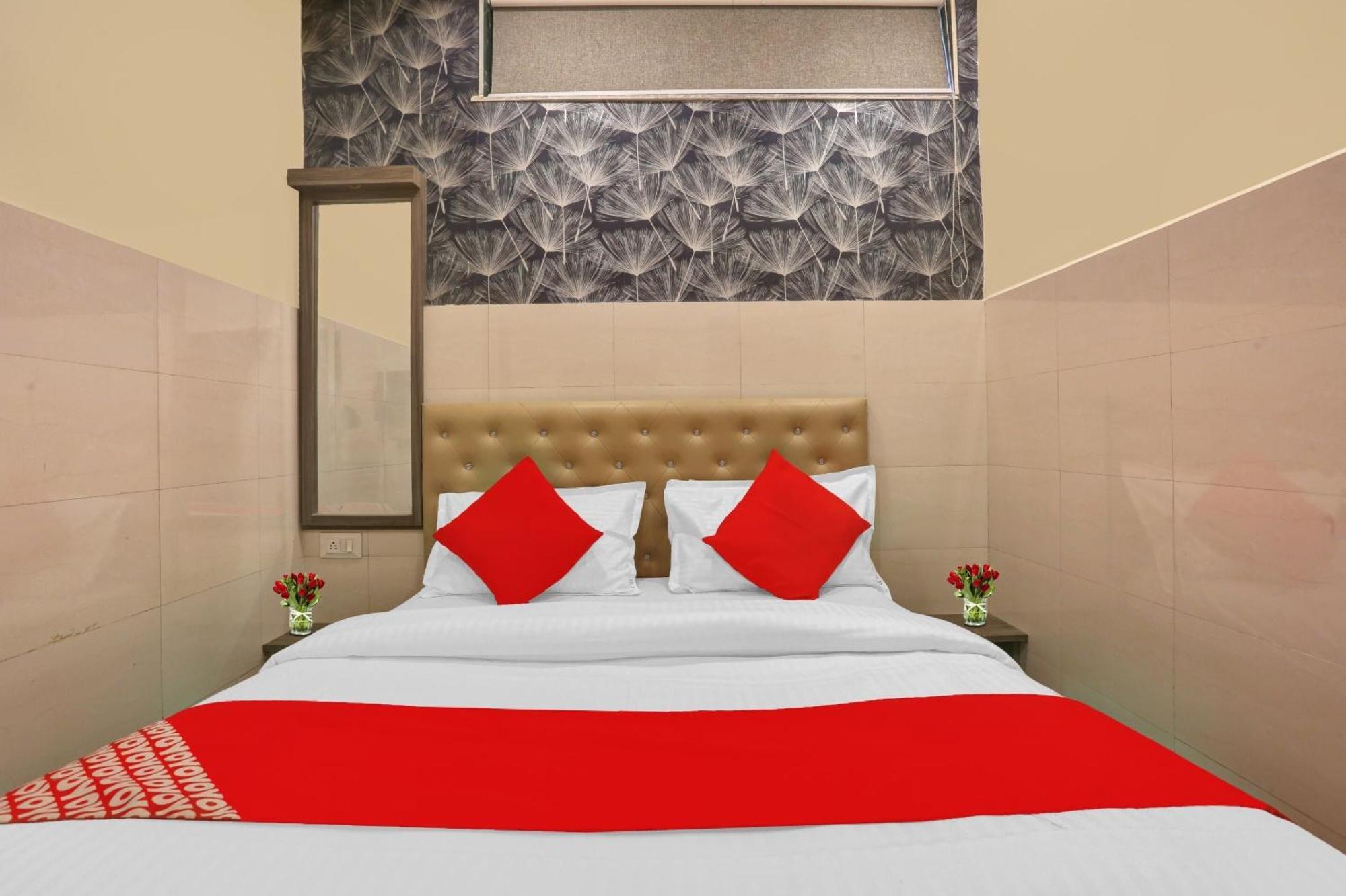 Hotel O Nandi Palace Lodging And Boarding Ulhasznagar Kültér fotó